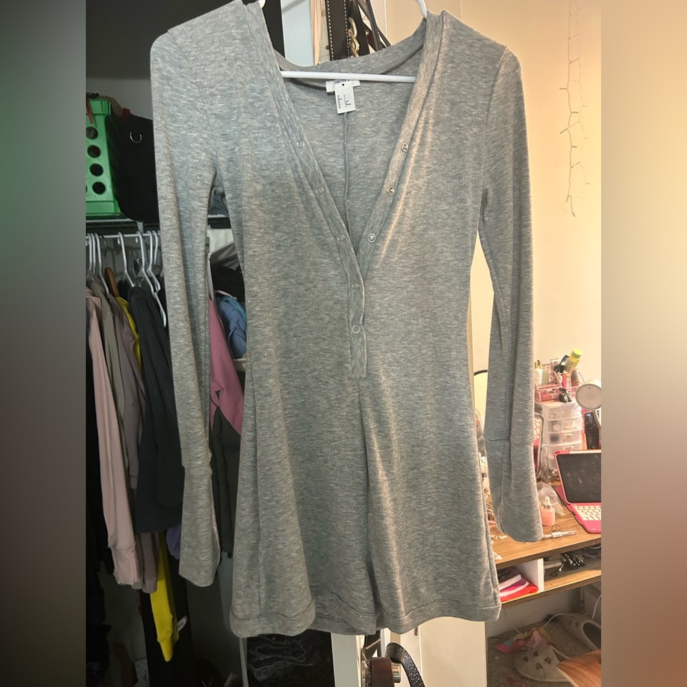 Grey Long-Sleeve V-Neck Romper With Clasp buttons